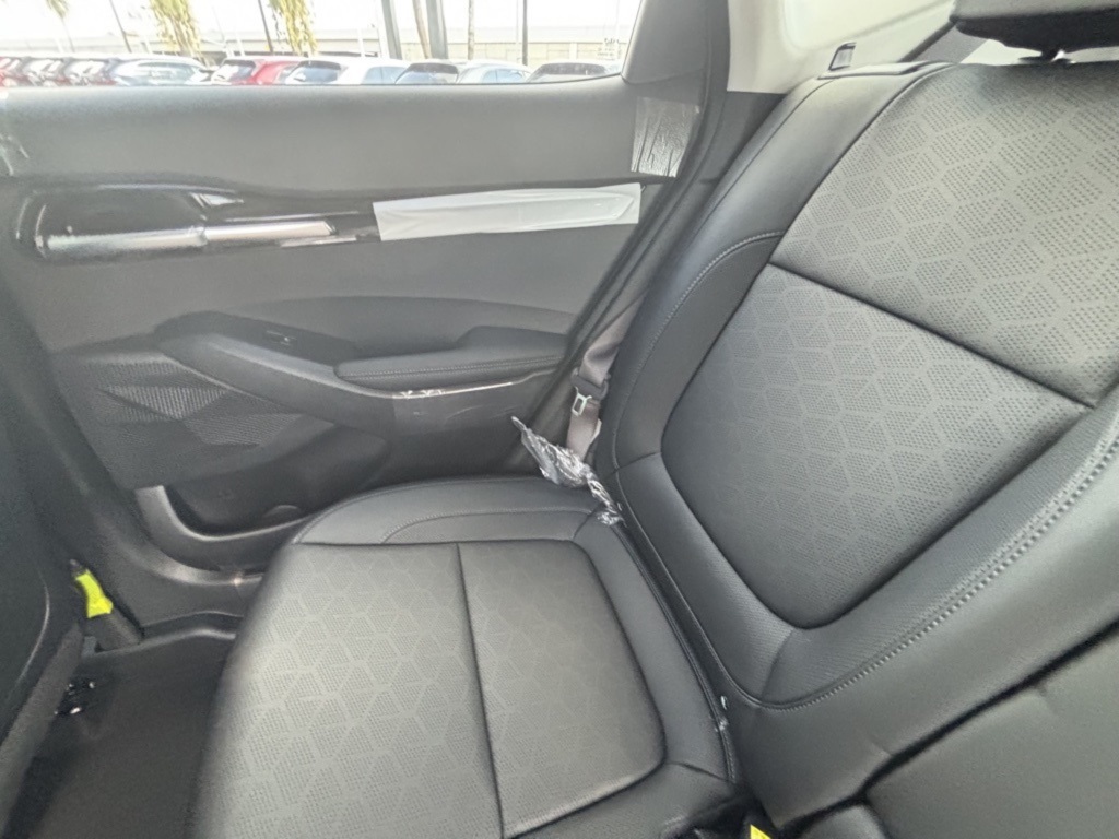 2026 Kia Seltos EX photo 17