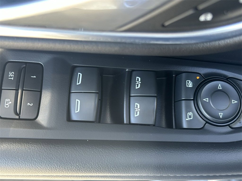 2024 Chevrolet Suburban Z71 photo 2
