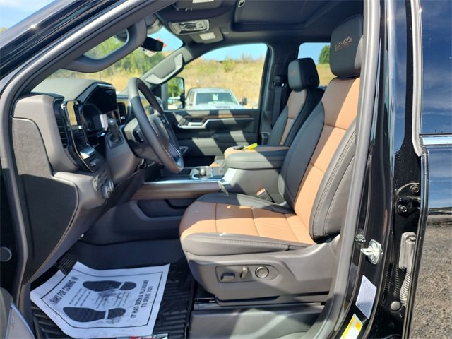 2025 Chevrolet Silverado 3500HD High Country photo 19