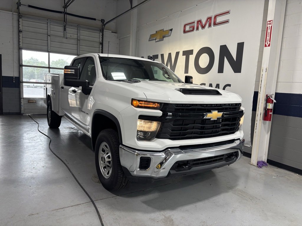 2024 Chevrolet Silverado 3500HD photo 2