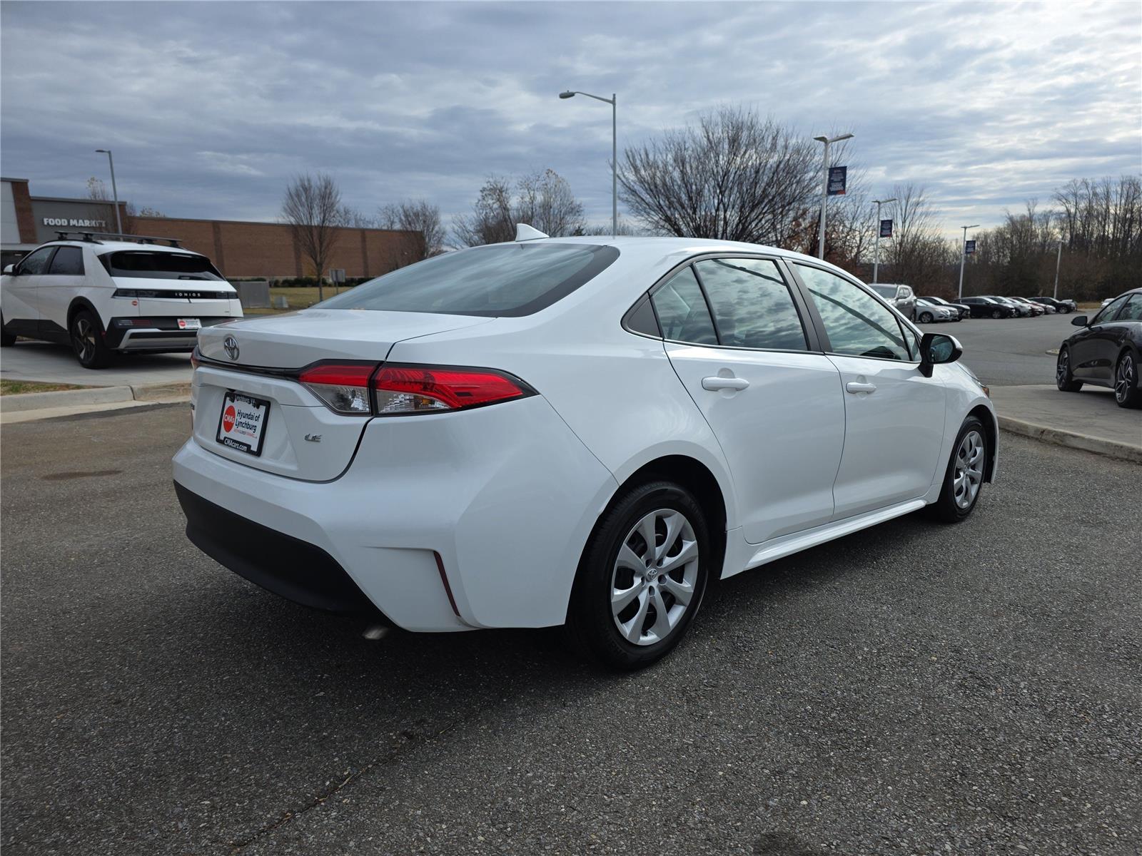 2023 Toyota Corolla LE photo 3
