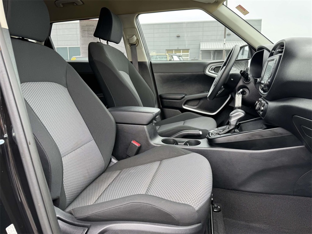 2021 Kia Soul LX photo 13