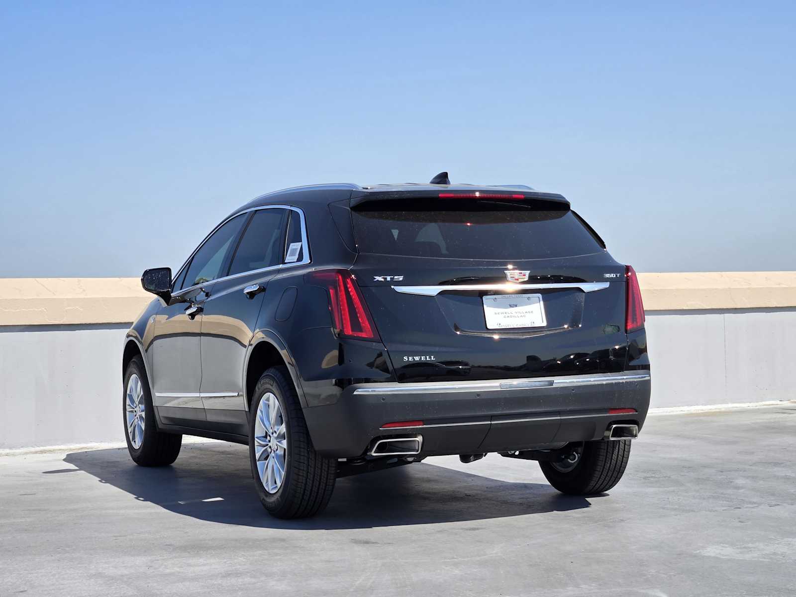 2025 Cadillac XT5 Luxury photo 3