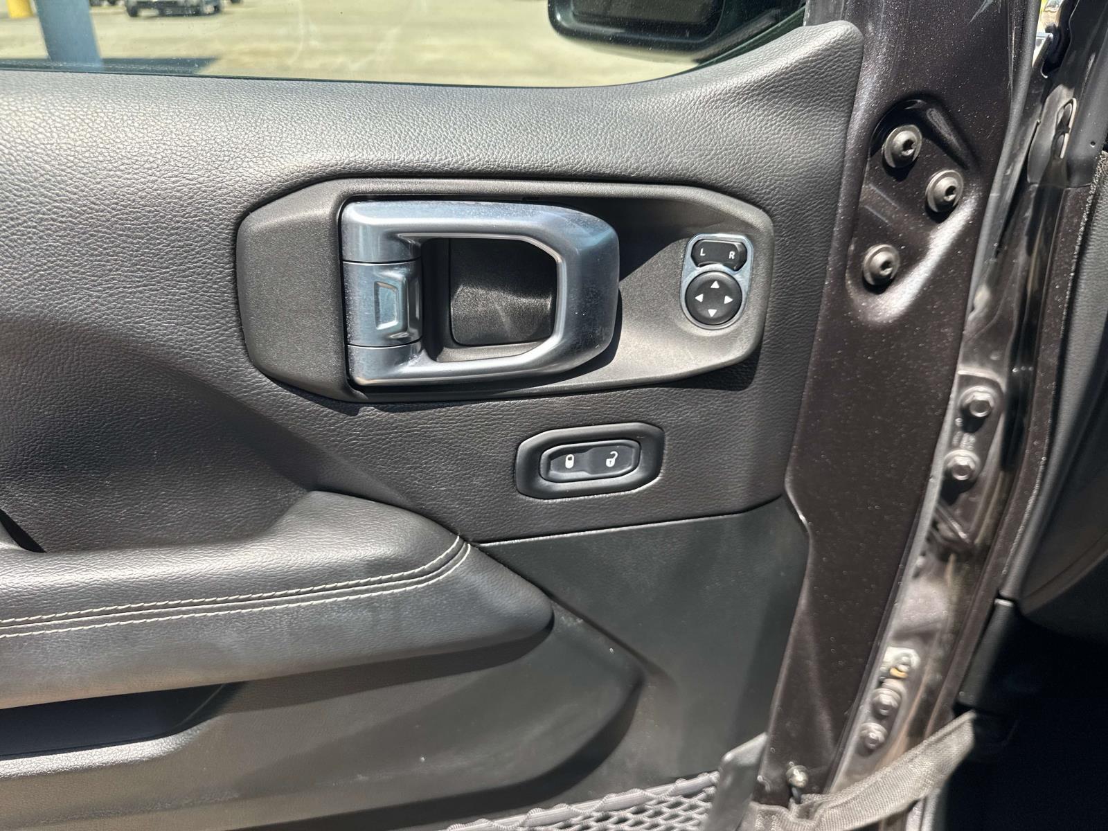 2020 Jeep Wrangler Unlimited Sahara photo 18