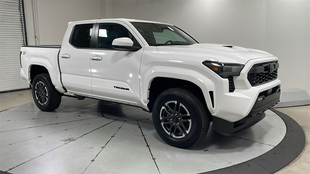 2025 Toyota Tacoma TRD Sport photo 3