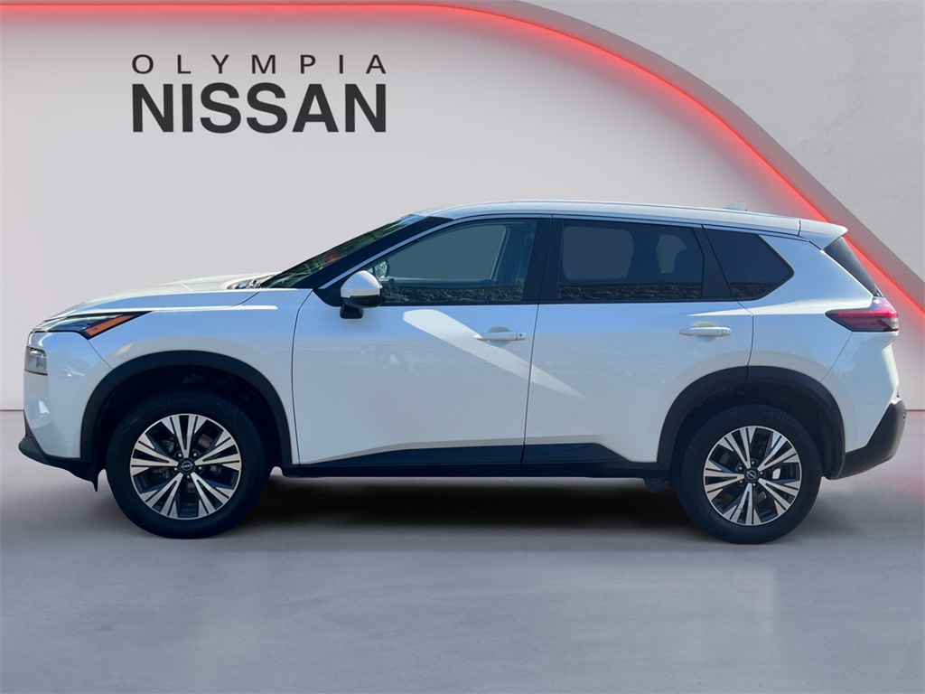 2022 Nissan Rogue SV photo 2