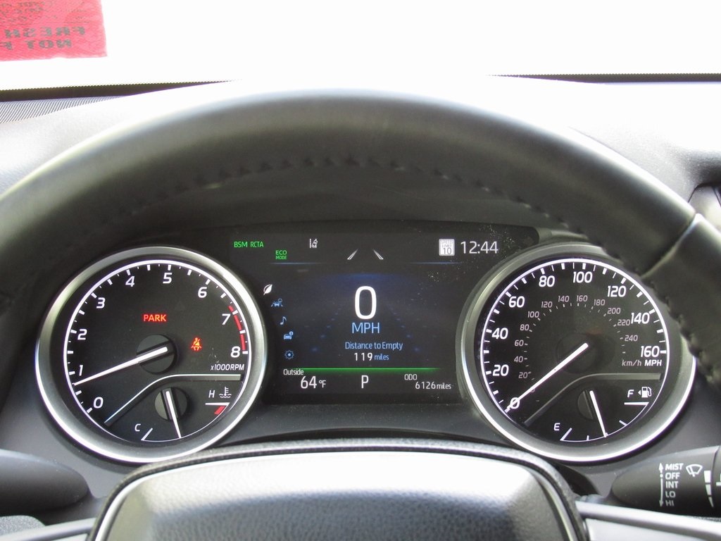 2022 Toyota Camry XLE photo 16