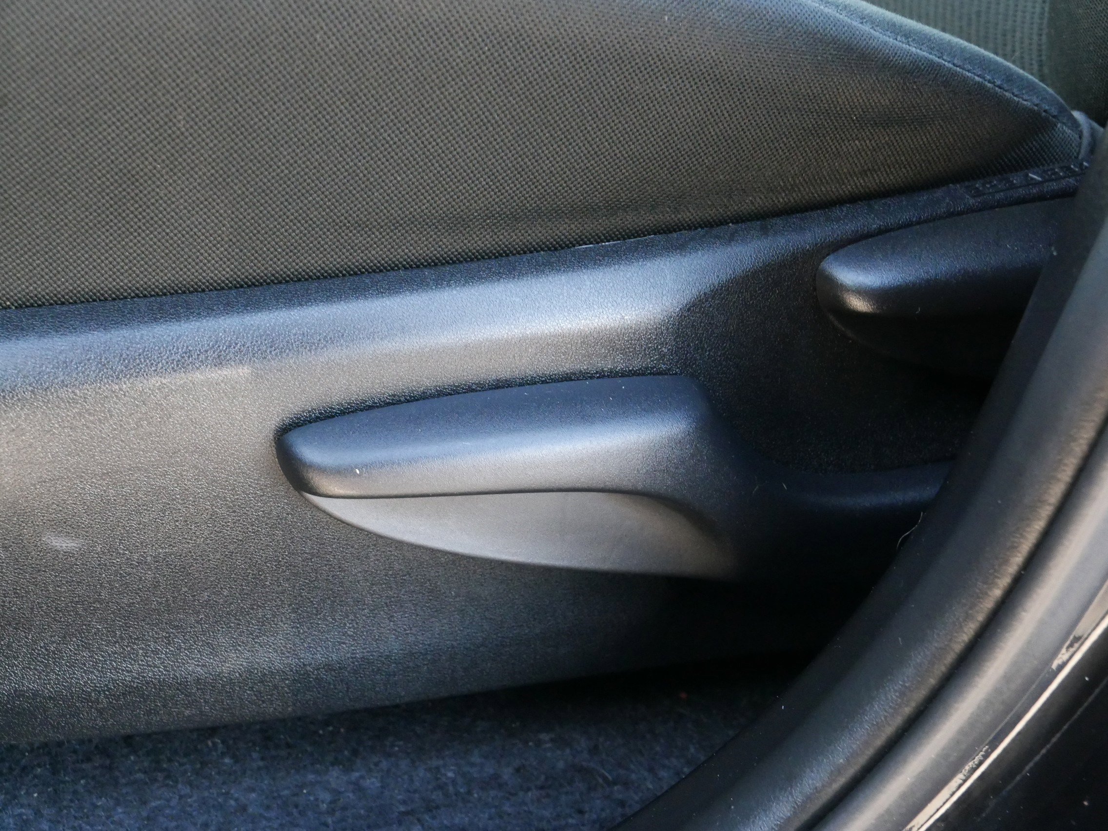 2016 Toyota RAV4 LE photo 17