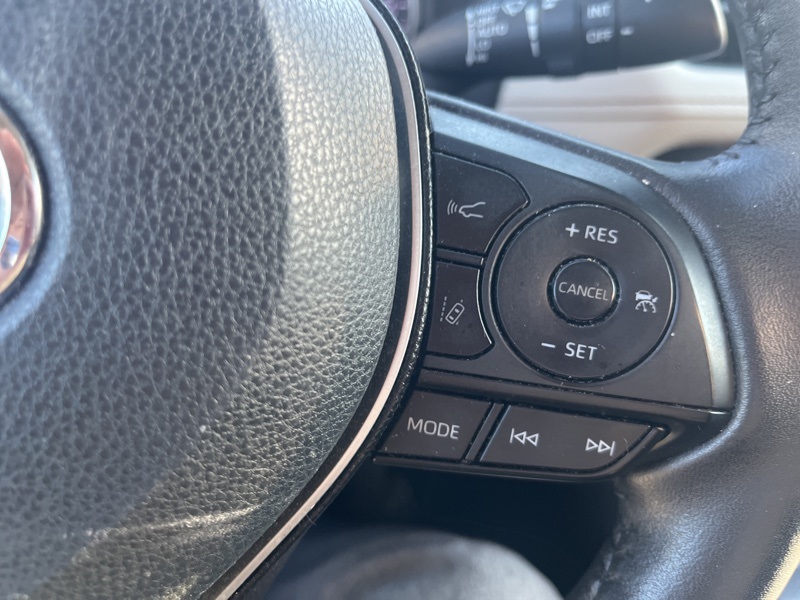 2020 Toyota RAV4 Hybrid XLE photo 21