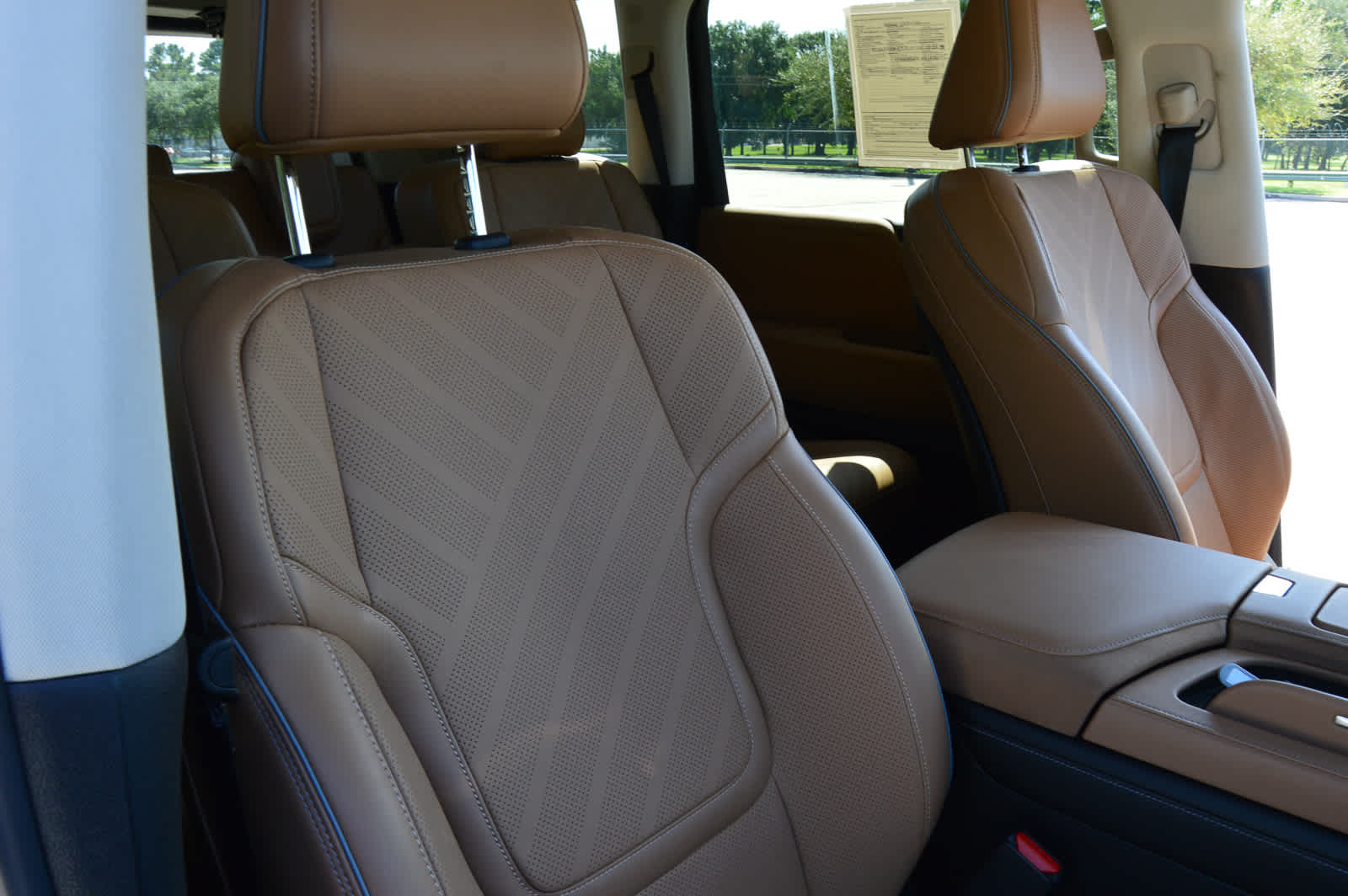 2025 Infiniti QX80 Luxe photo 11