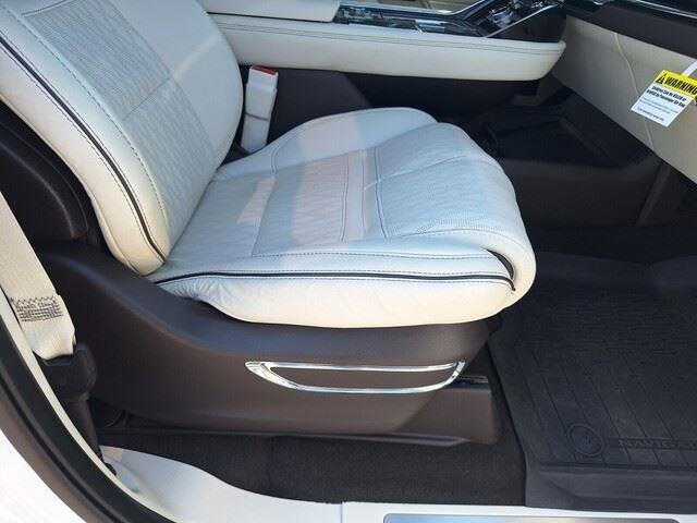 2020 Lincoln Navigator Black Label photo 27