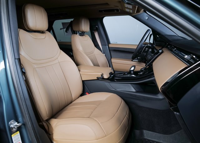 2023 Land Rover Range Rover Sport SE photo 3