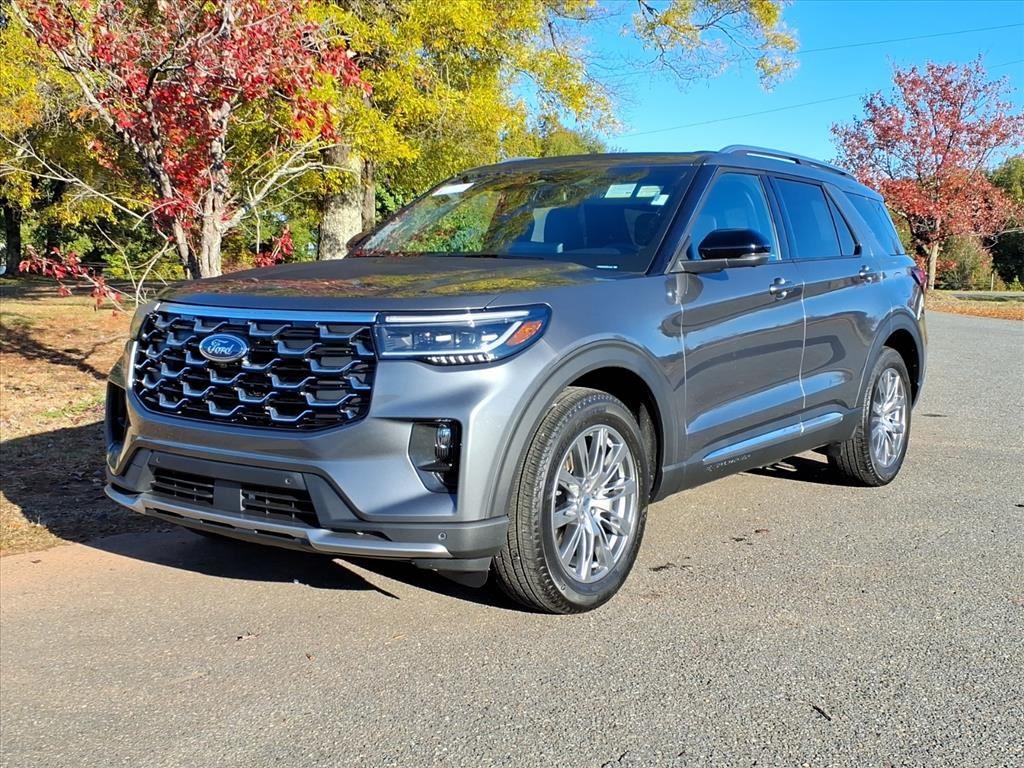 2026 Ford Explorer Platinum's photo