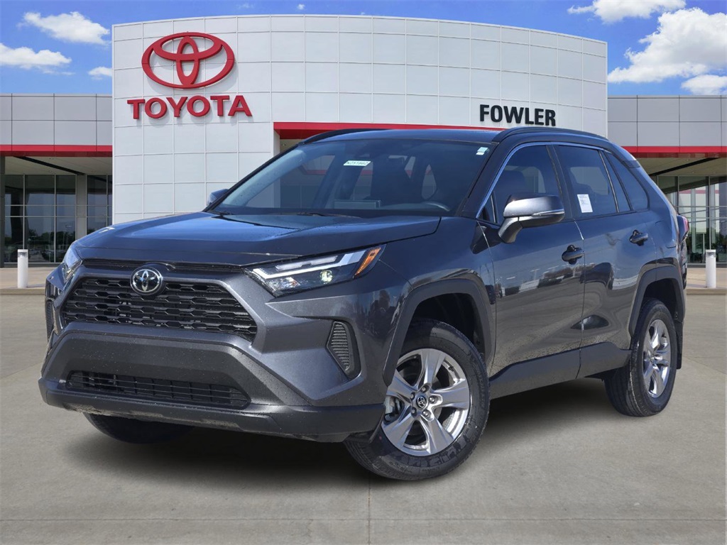 2025 Toyota RAV4 XLE's photo