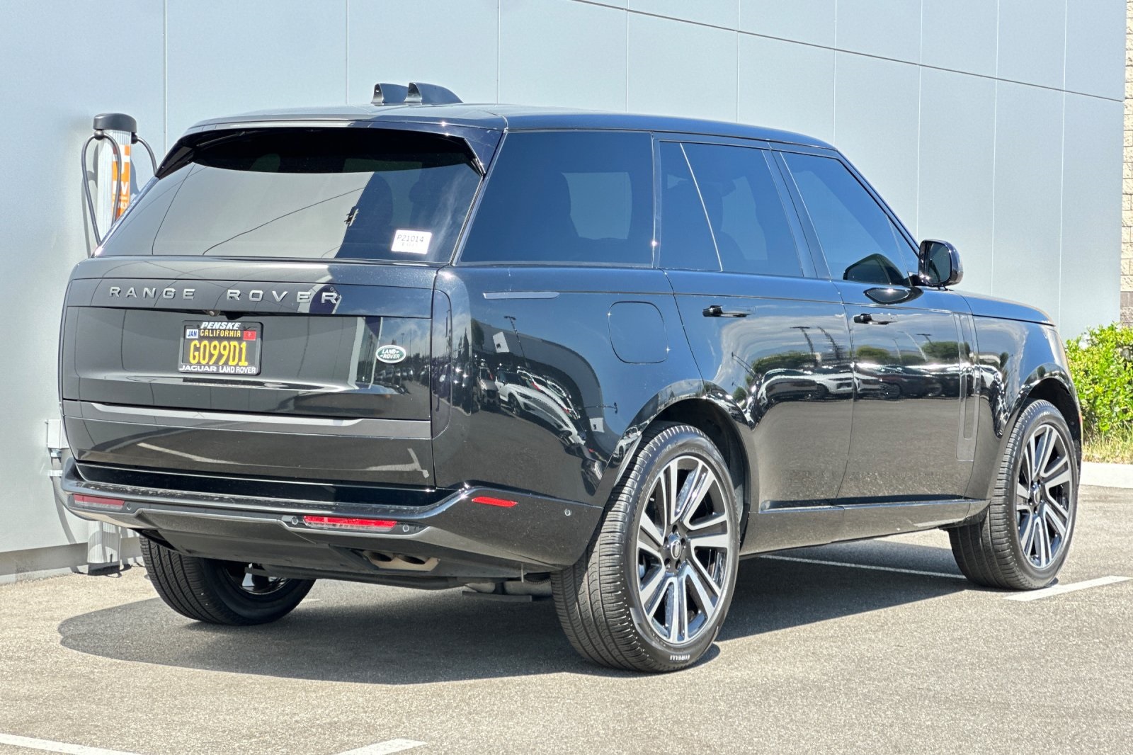 2023 Land Rover Range Rover SE photo 5