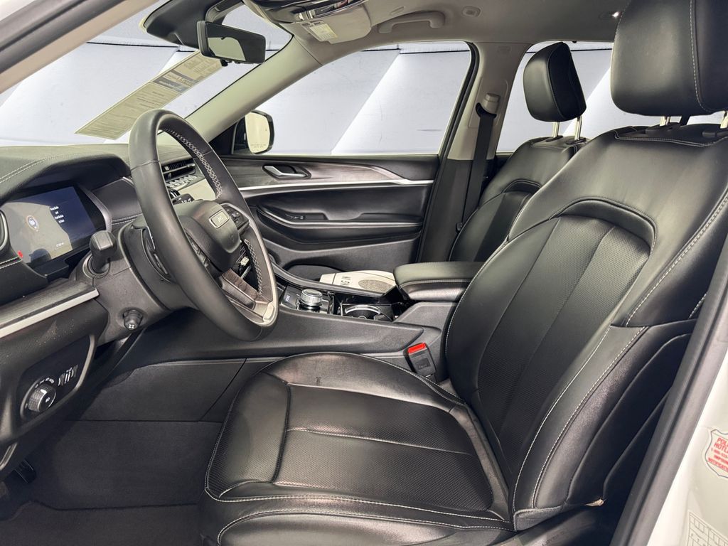 2023 Jeep Grand Cherokee Limited photo 7