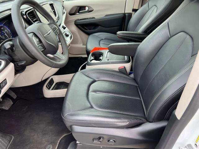 2024 Chrysler Pacifica Touring L photo 13