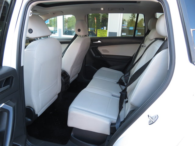 2020 Volkswagen Tiguan SEL photo 16