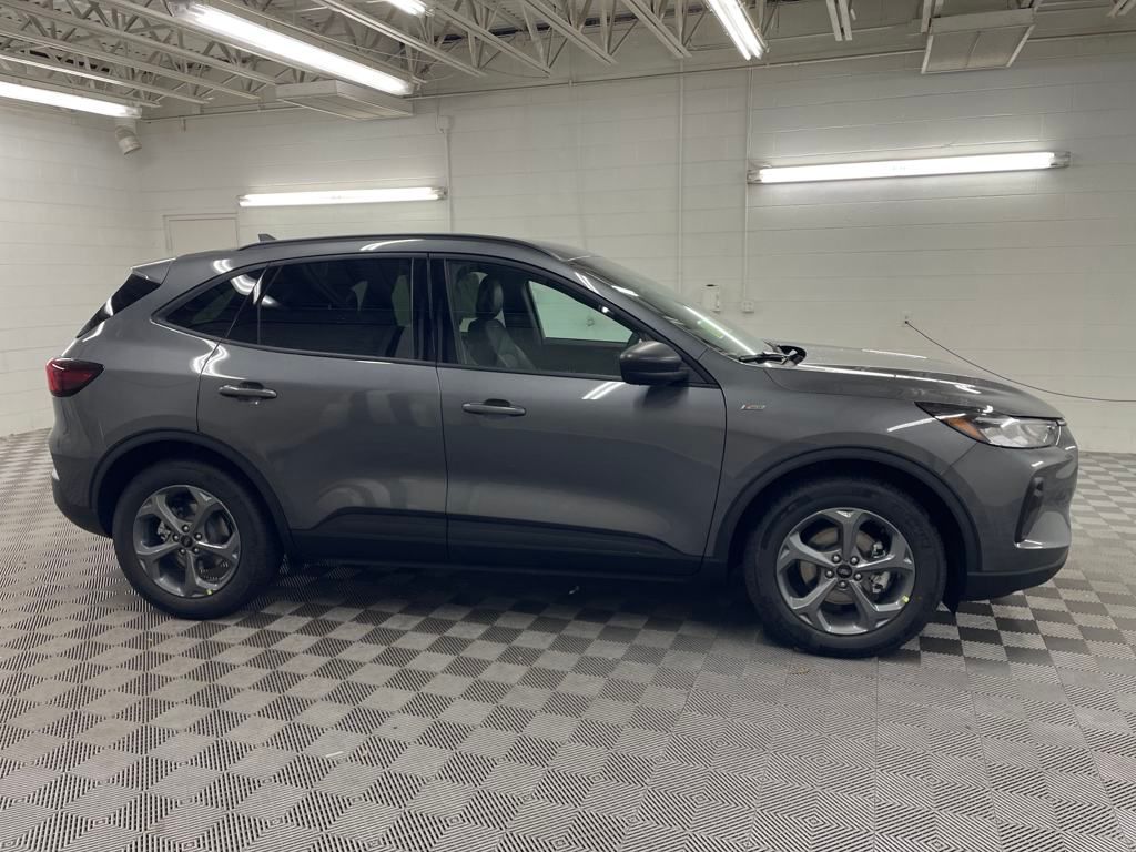 2025 Ford Escape Hybrid ST-Line photo 2
