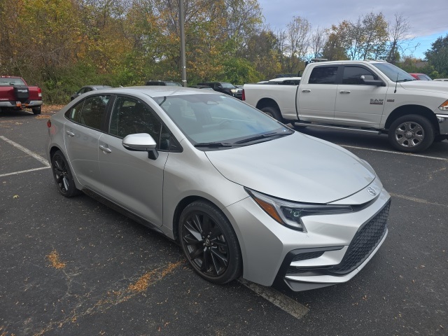 Used 2024 Toyota Corolla SE with VIN 5YFS4MCE6RP186223 for sale in Northfield, Minnesota