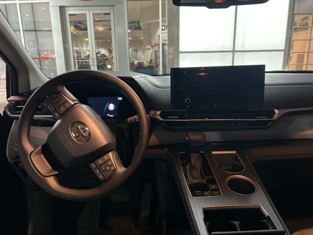 2026 Toyota Sienna LE photo 3