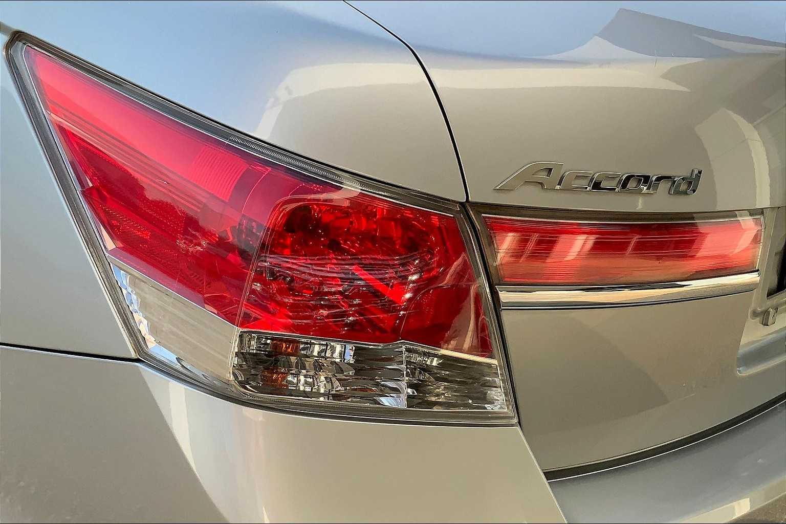2011 Honda Accord LX-P photo 25
