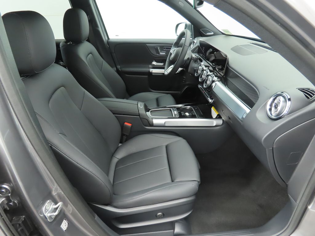 2026 Mercedes Benz GLB 250 photo 17