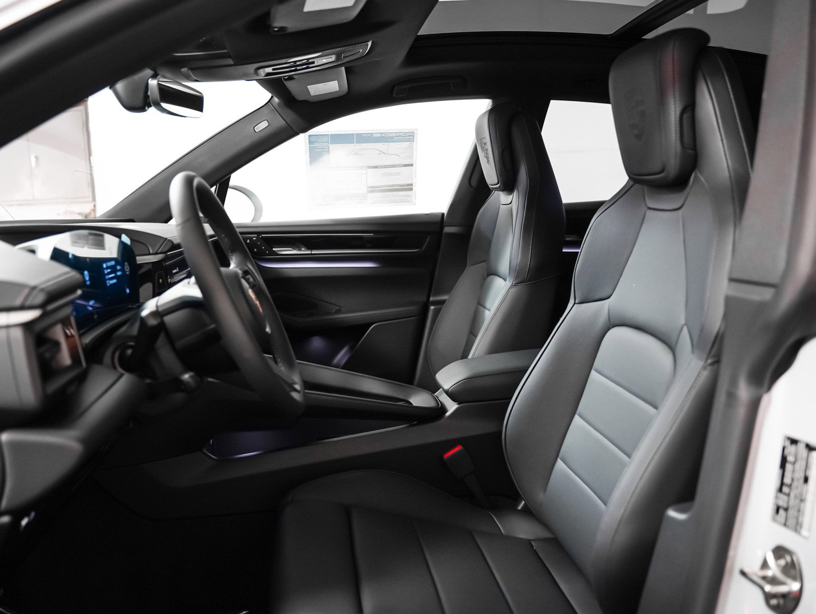 2025 Porsche Macan Electric photo 5