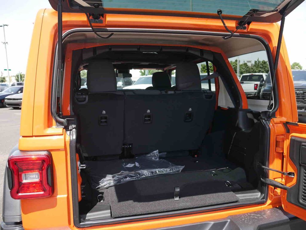 2025 Jeep Wrangler Rubicon photo 4