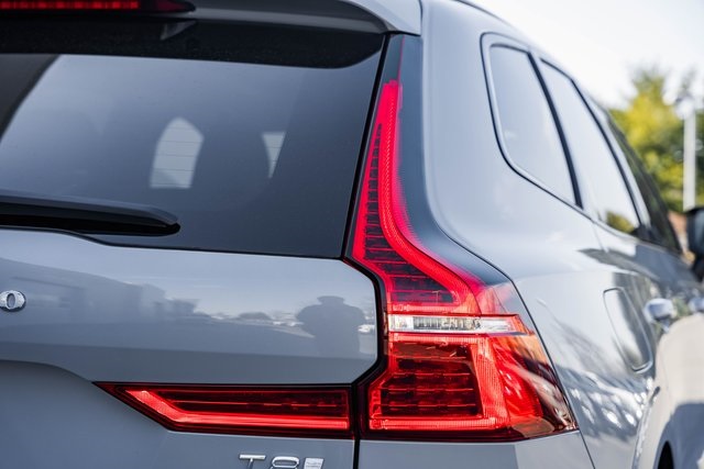 2025 Volvo XC60 Hybrid T8 Plus photo 7