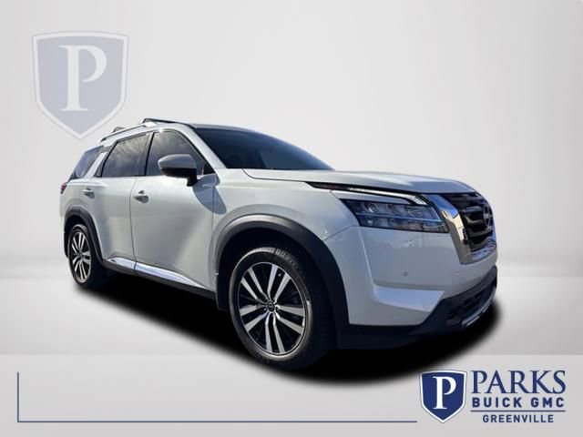 2024 Nissan Pathfinder Platinum's photo