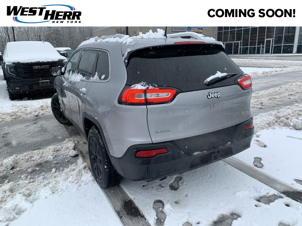 Image of Pre-Owned 2017 Jeep Cherokee Latitude
