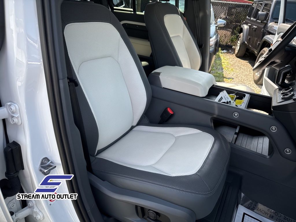 2024 Land Rover Defender 110 X-Dynamic SE photo 29
