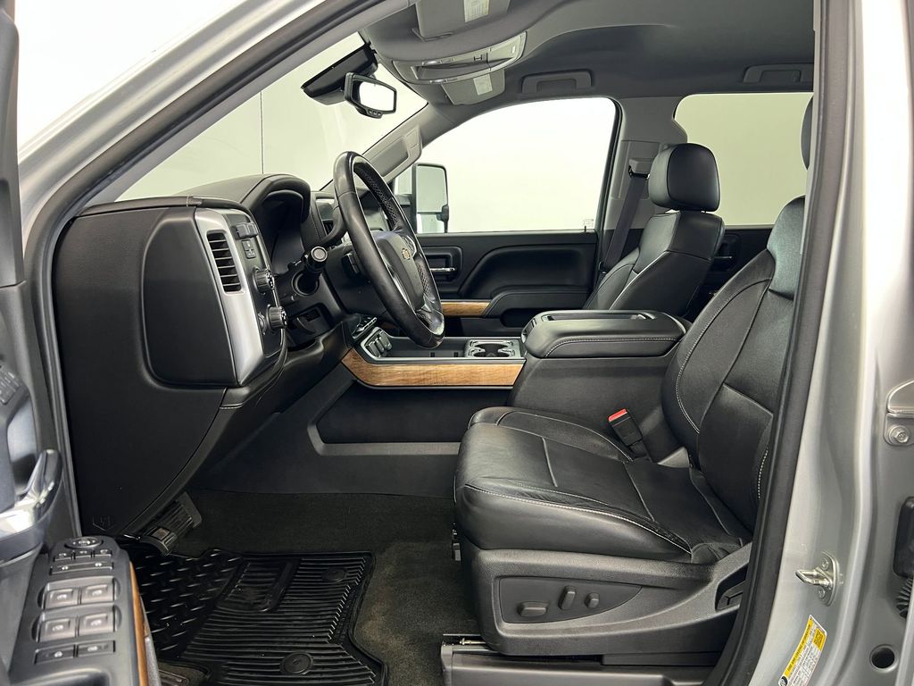 2015 Chevrolet Silverado 1500 LTZ photo 4