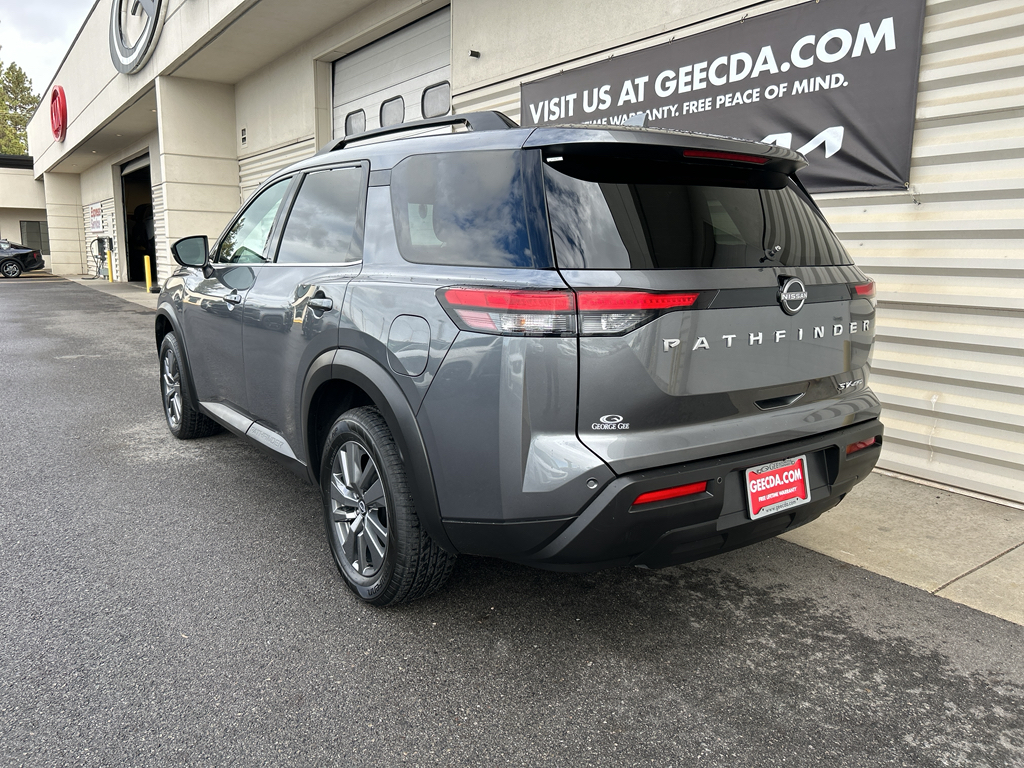 2024 Nissan Pathfinder SV photo 5