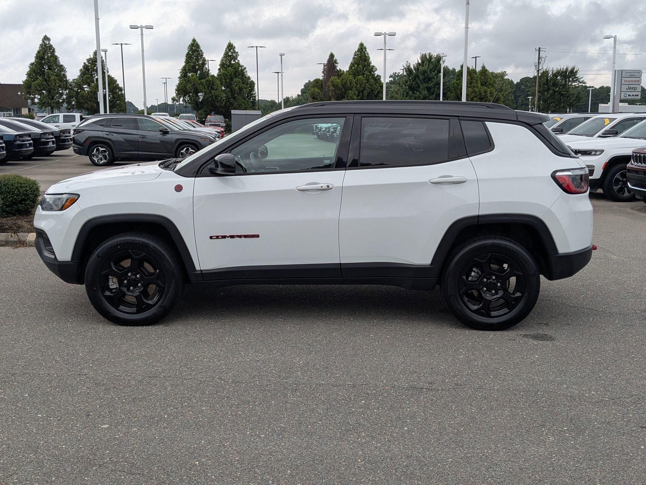 2023 Jeep Compass Trailhawk photo 8