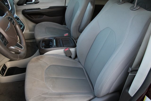 2017 Chrysler Pacifica Touring L photo 4