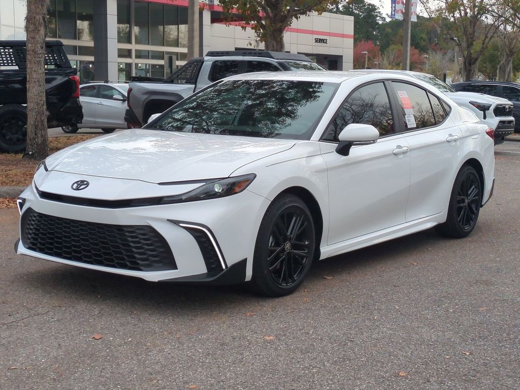 2026 Toyota Camry SE's photo