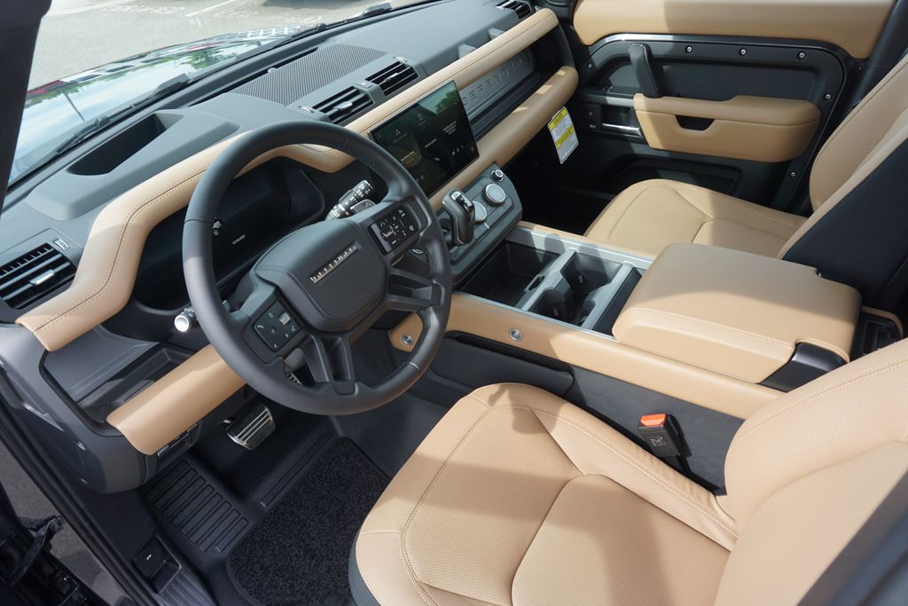 2025 Land Rover Defender 130 V8 photo 18