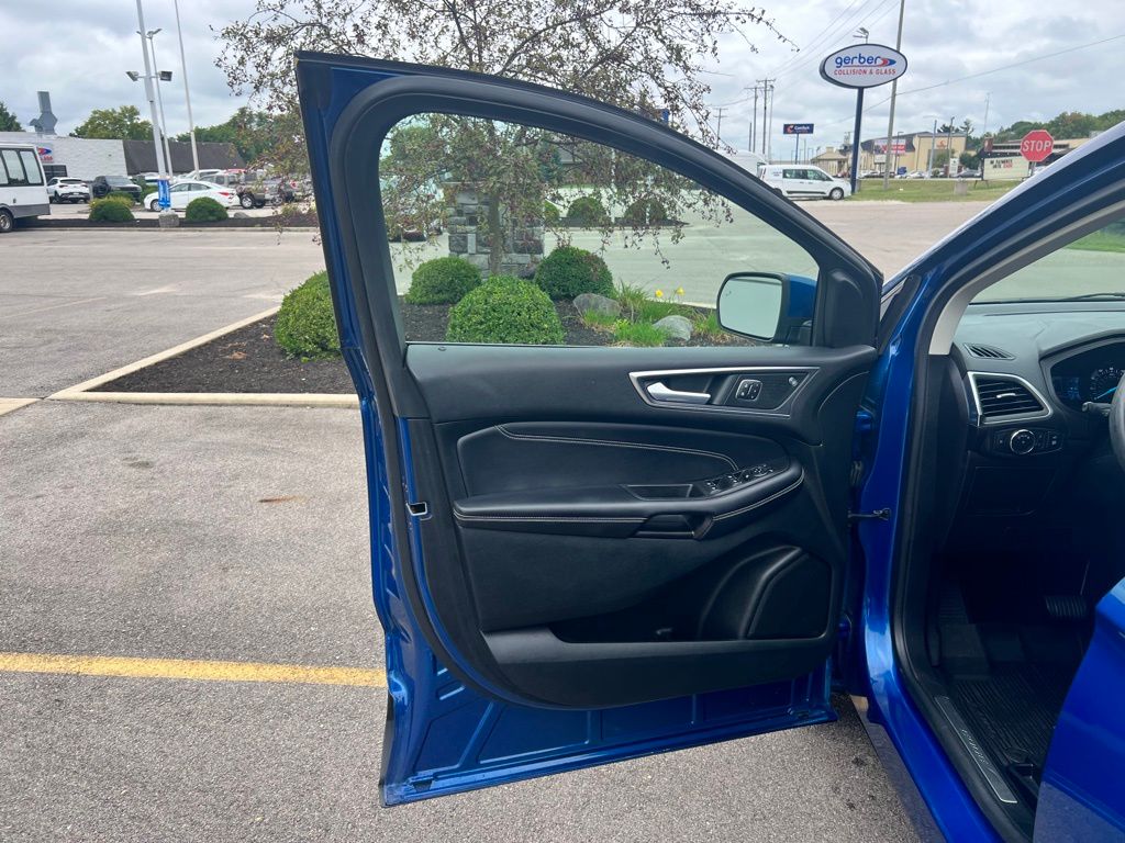 2022 Ford Edge Titanium photo 16