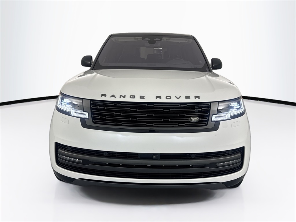 2023 Land Rover Range Rover SE photo 2