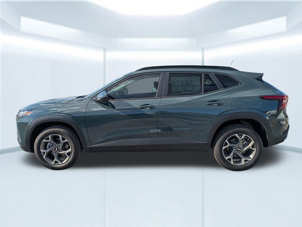 2025 Chevrolet Trax LT photo 2