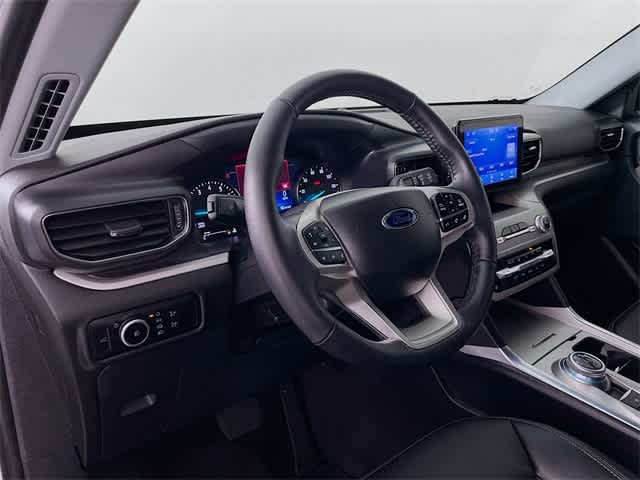 2024 Ford Explorer XLT photo 7