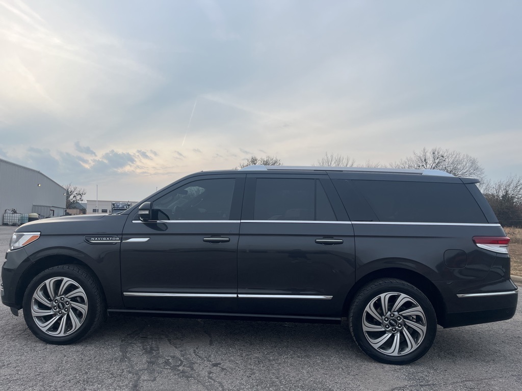 2024 Lincoln Navigator L Premiere photo 4