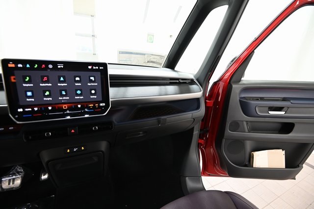2025 Volkswagen ID. Buzz Pro Plus photo 28