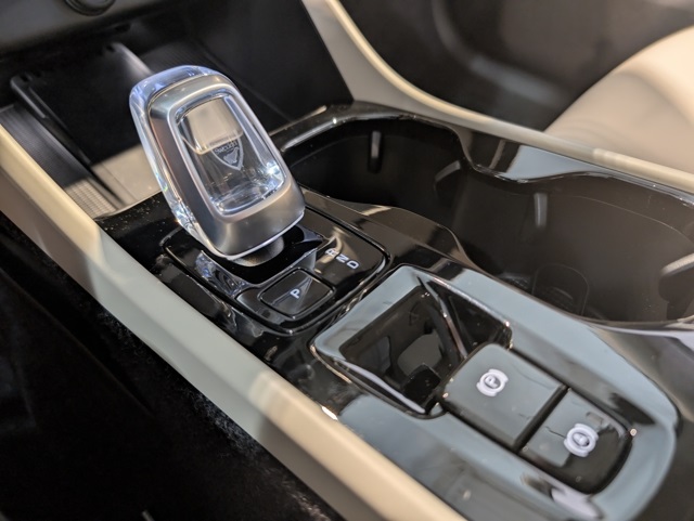 2026 Volvo XC40 photo 20