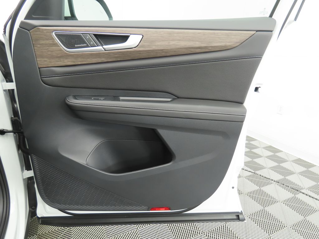 2025 Volkswagen Atlas SEL Premium R-Line photo 25