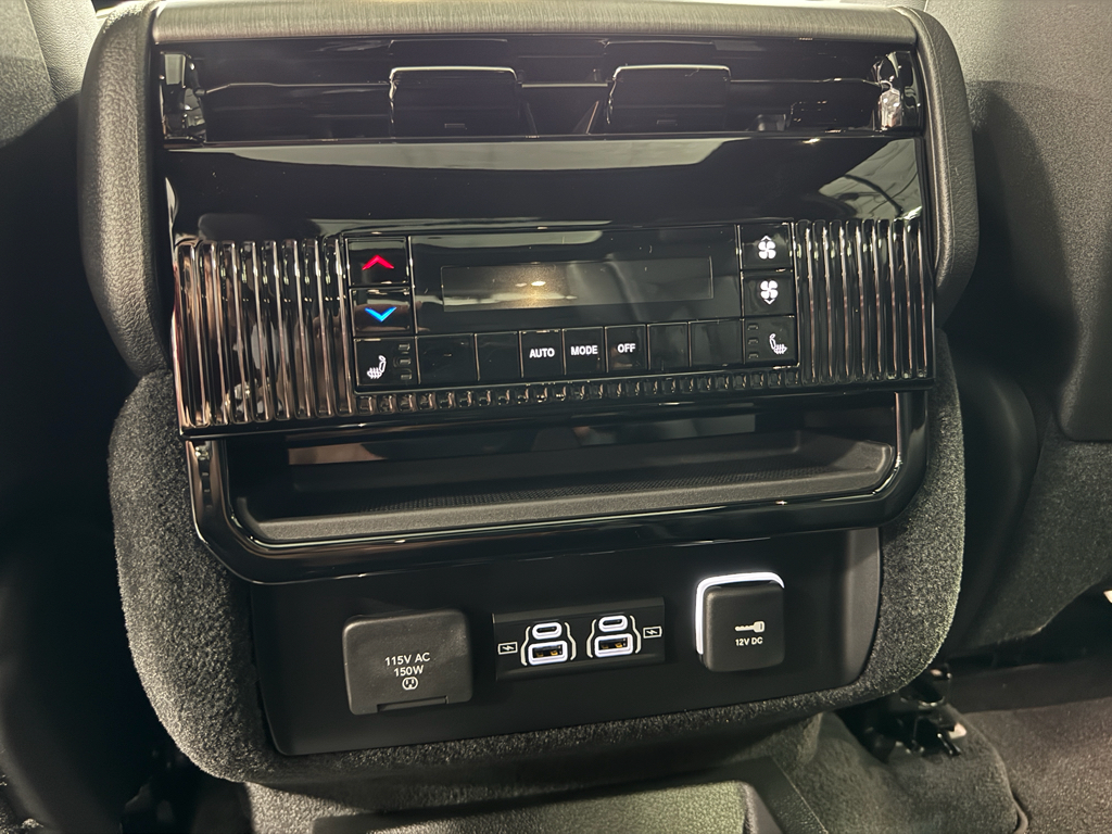 2025 Jeep Wagoneer Series II Carbide photo 9