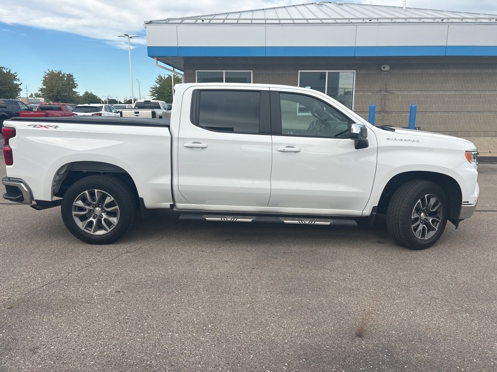 2022 Chevrolet Silverado 1500 LT photo 2