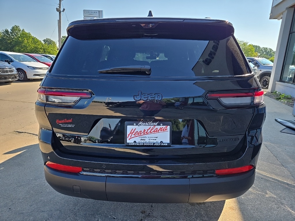 2025 Jeep Grand Cherokee Limited photo 2